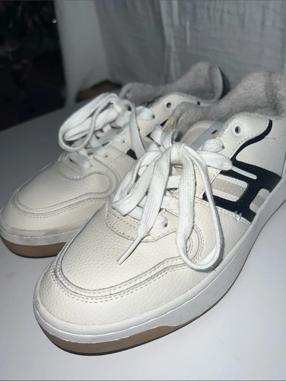 Hoff classic white